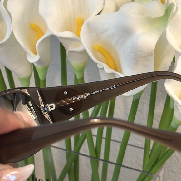 VINTAGE CHANEL Brown Gradient Pearl Cocomark Sunglasses 🕶️✨ - Picture 7 of 16